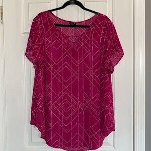 Short sleeved pink with geometric print Torrid top